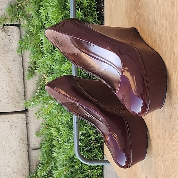 Madden Girl Burgundy Patent  Rockonn Platform Wedge Size 9 - Picture 1 of 11